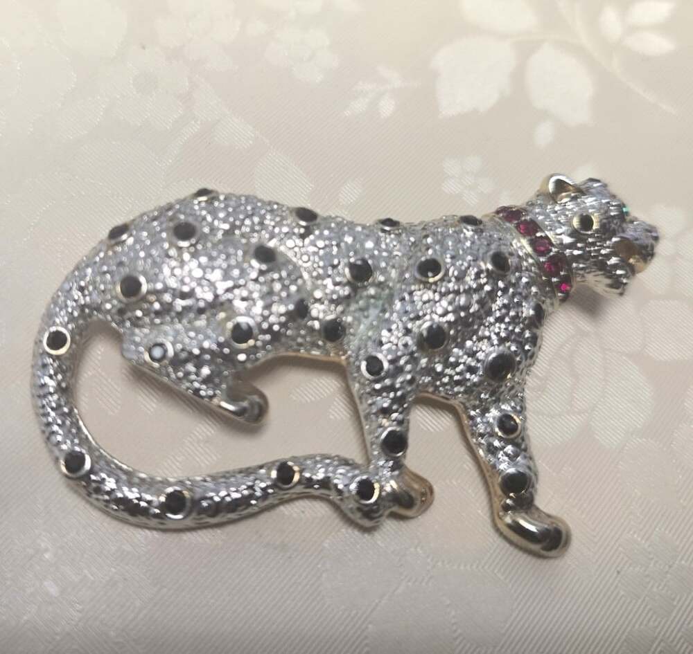 Vintage Silver-tone Pavé Rhinestone Leopard Panther Brooch Green Eye Black Stone